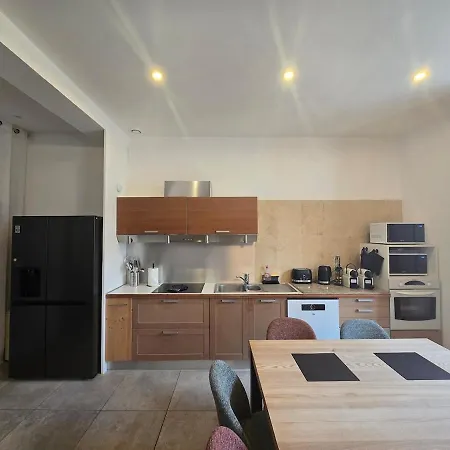 Cocon Des Arenes Centre 18 Couchages بيت للعطل